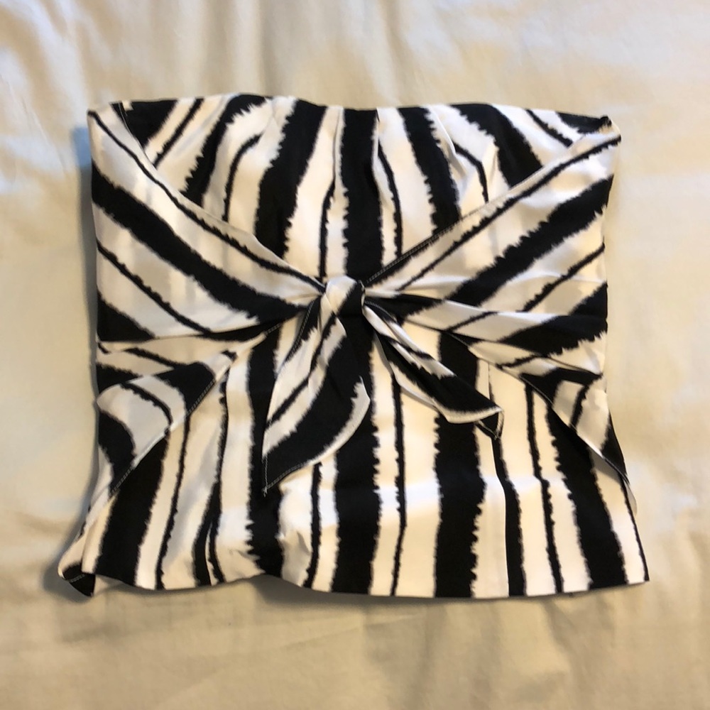 SOLD—White House Black Market Slimming Style Bodice